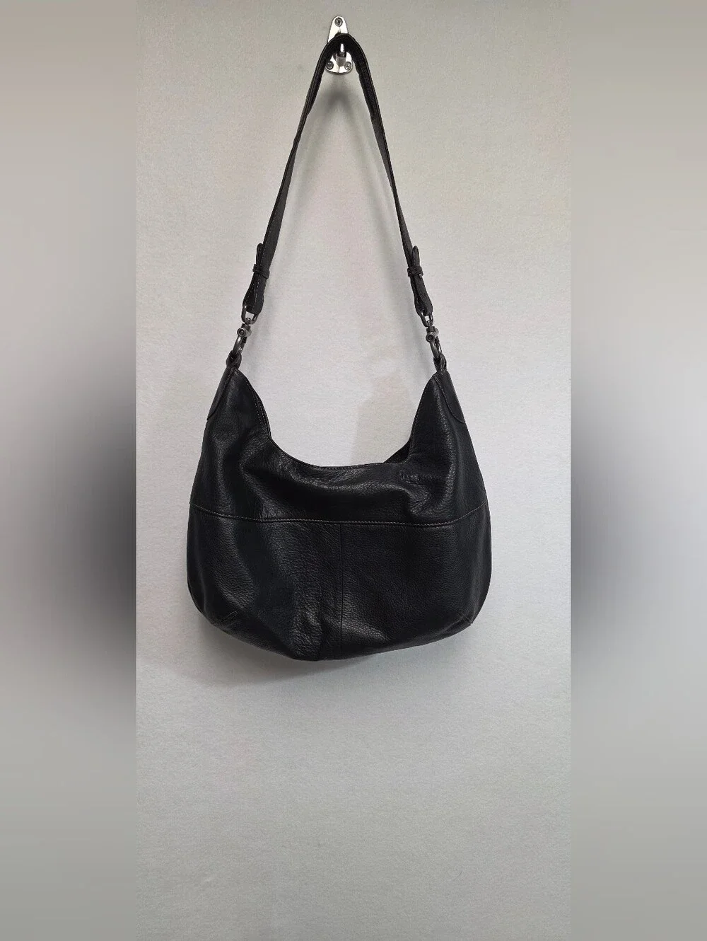 Chelsea & Scott Black Pebbled Thick Leather Multi-Pocket Shoulder Bag